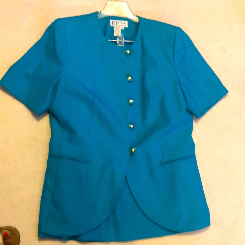Short sleeve women’s suit